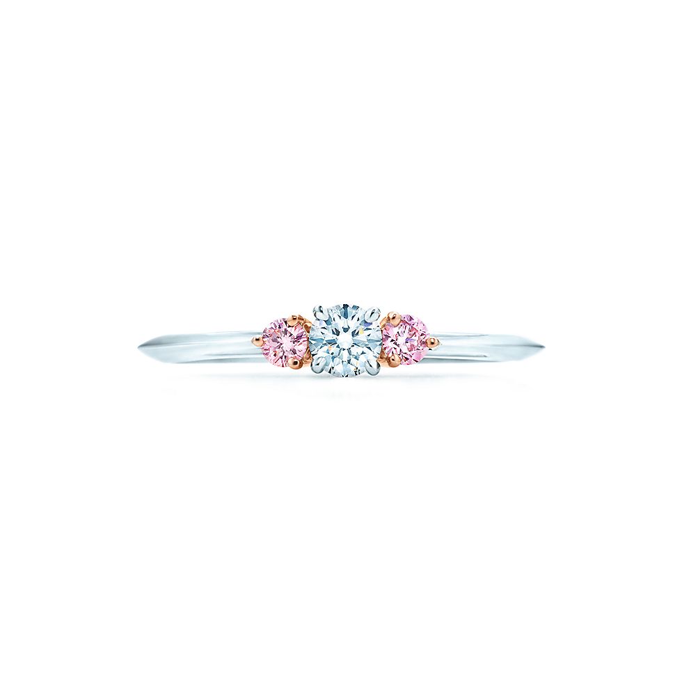 愛され女子にぴったり、幸福の象徴「ピンクダイヤ」の婚約指輪 | 婚約 